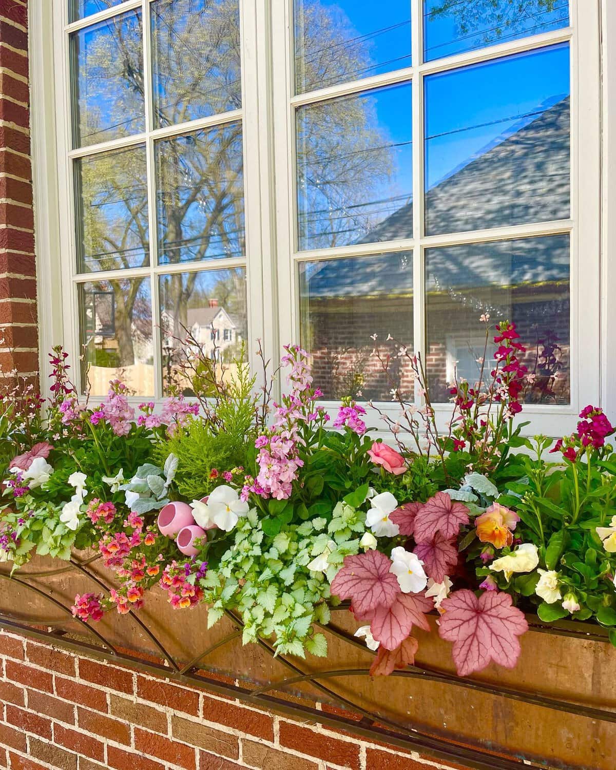 34 Colorful Spring Container Garden Ideas To Brighten Your Front Porch